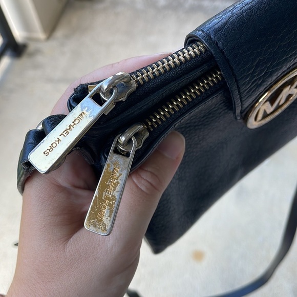 Michael Kors Fulton crossbody bag small black pebbled leather gold logo - Picture 4 of 12
